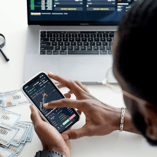 Asil Finspirex kri̇pto yatirim uzmanlari eki̇bi̇